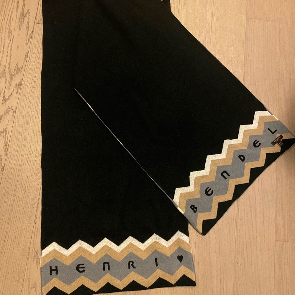 Henri Bendel 100% Wool Scarf/Wrap